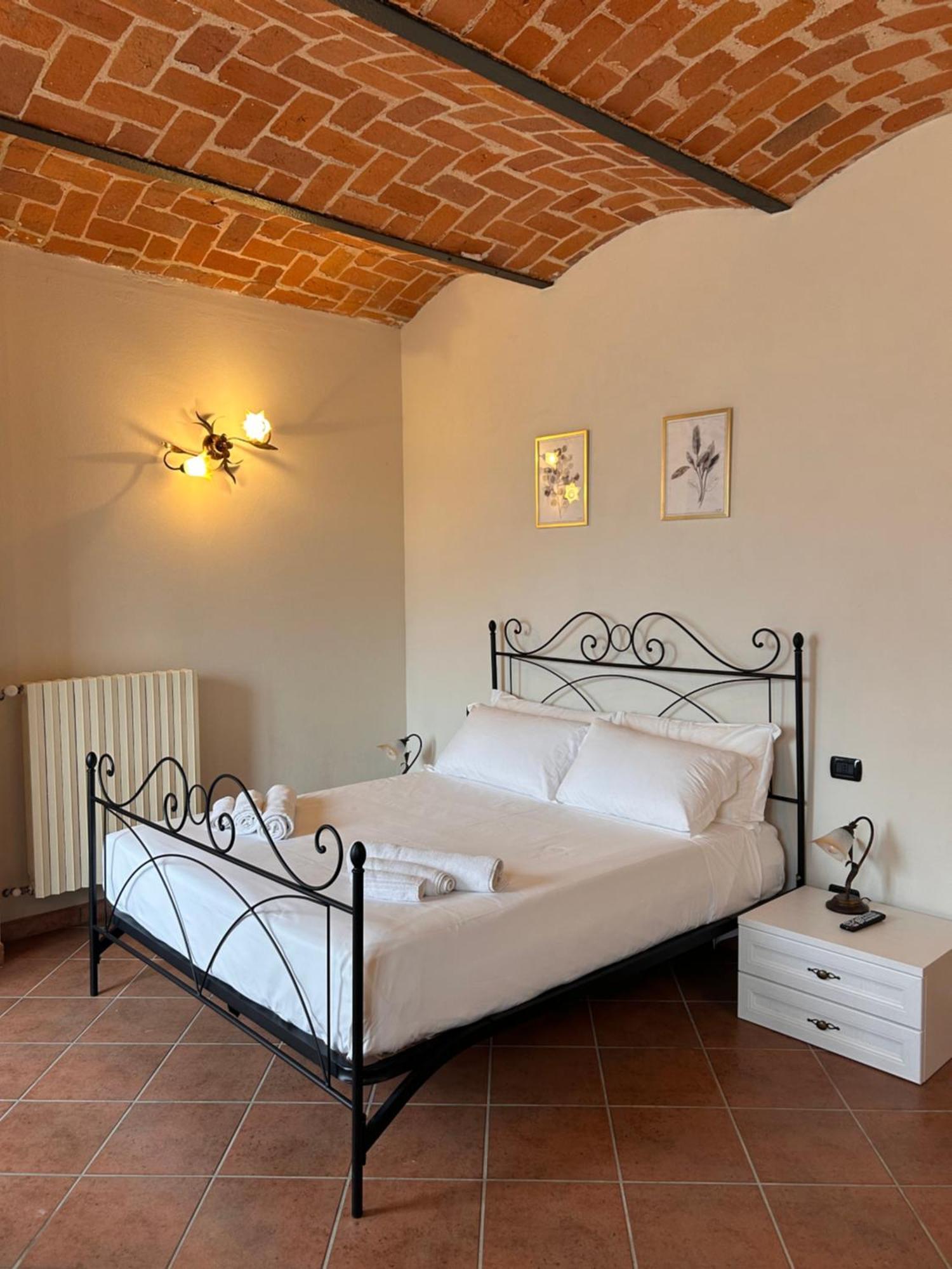 Tenuta Agricola La Cava- Cantina E Agriturismo San Damiano dʼAsti エクステリア 写真